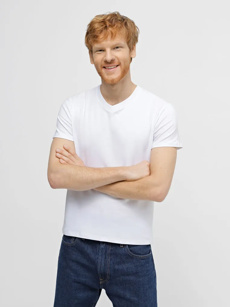 Футболка с V-образым вырезом