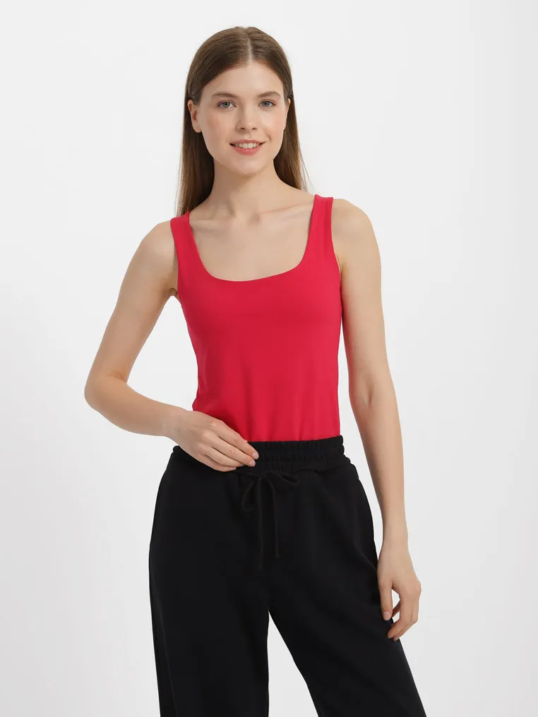 T-shirt with wide brims