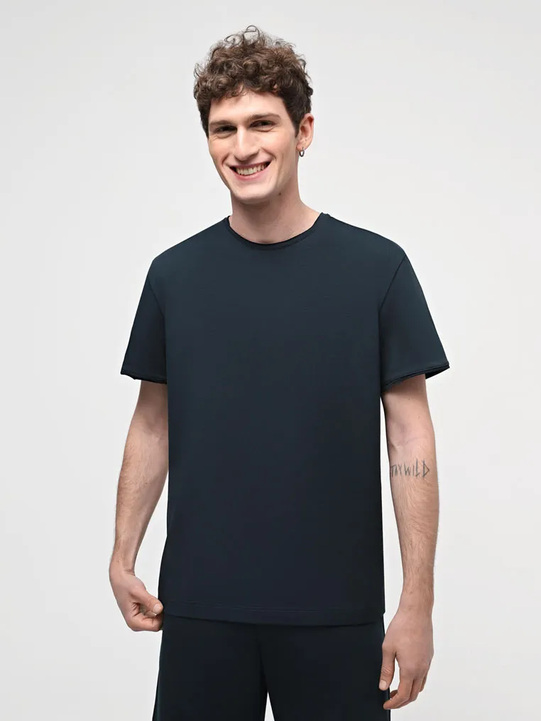 T-shirt with untreated edges
